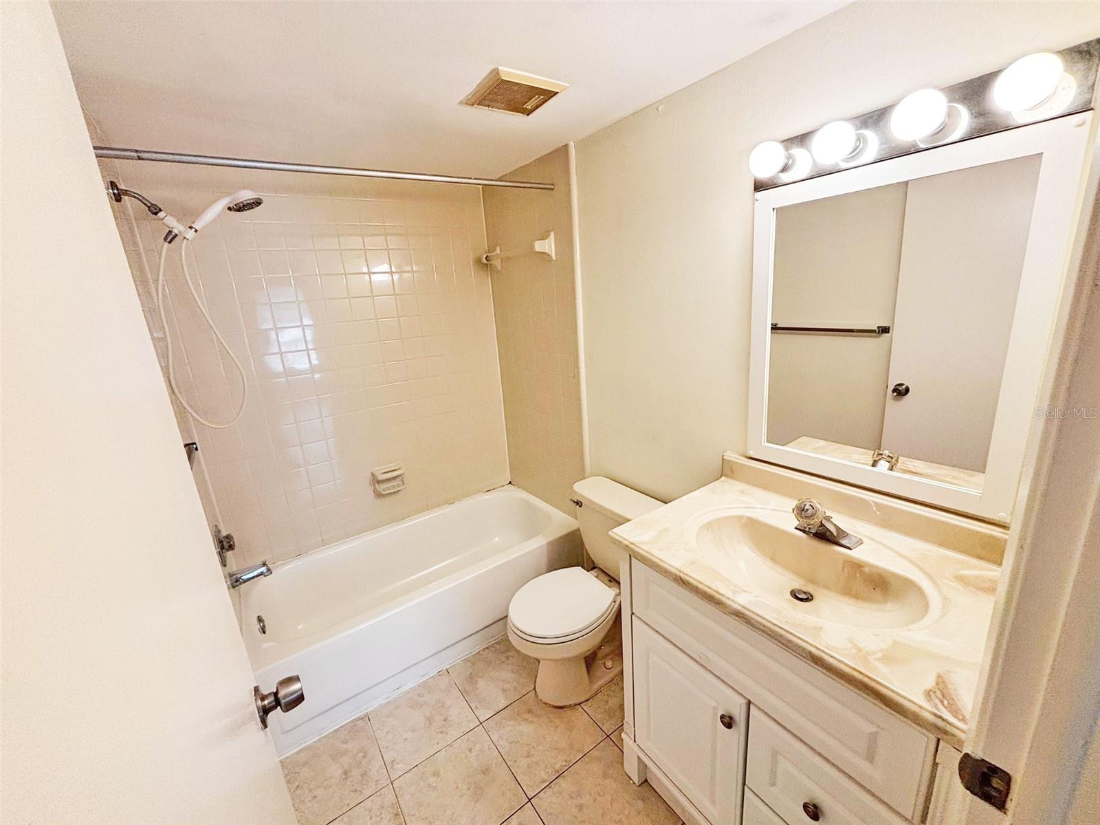 Image 9 of 33 For 4034 Dream Oak Place 104