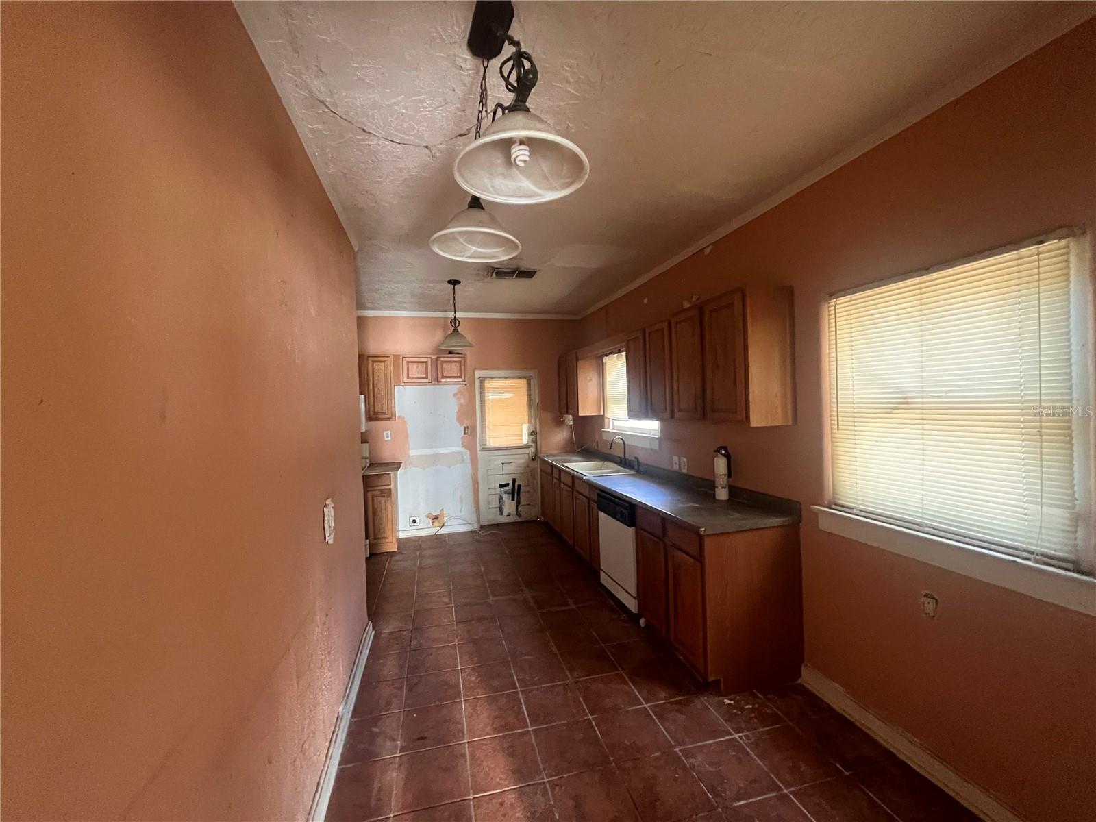 Image 3 of 10 For 19 Pendleton Avenue