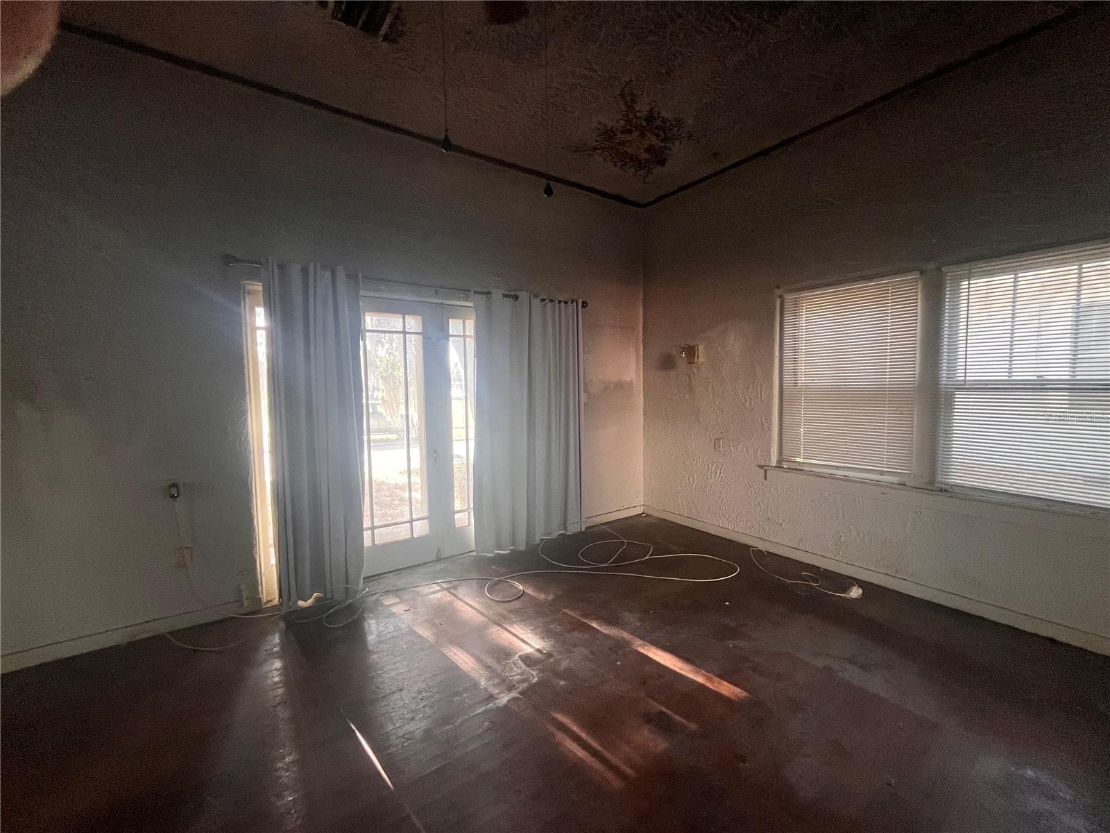 Image 5 of 10 For 19 Pendleton Avenue