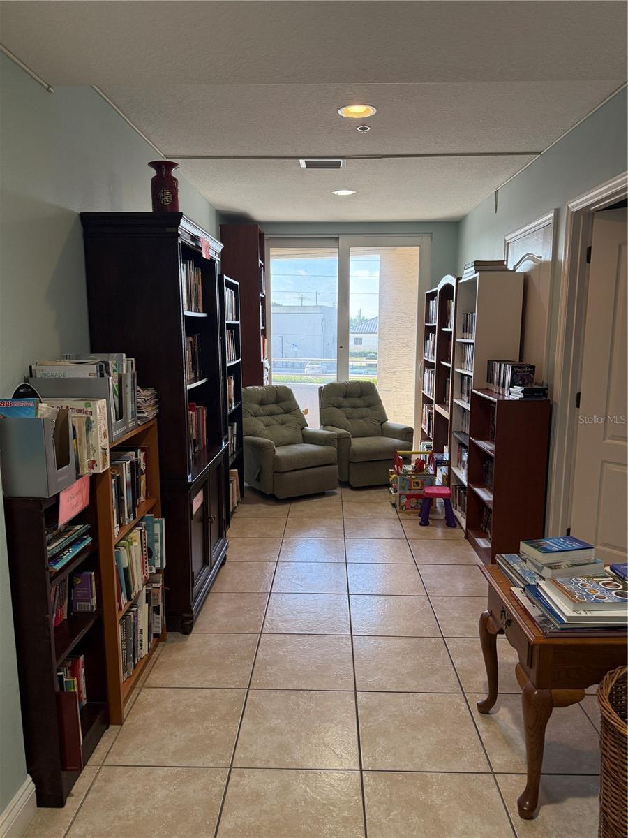 Image 30 of 42 For 601 Miramar Avenue 205