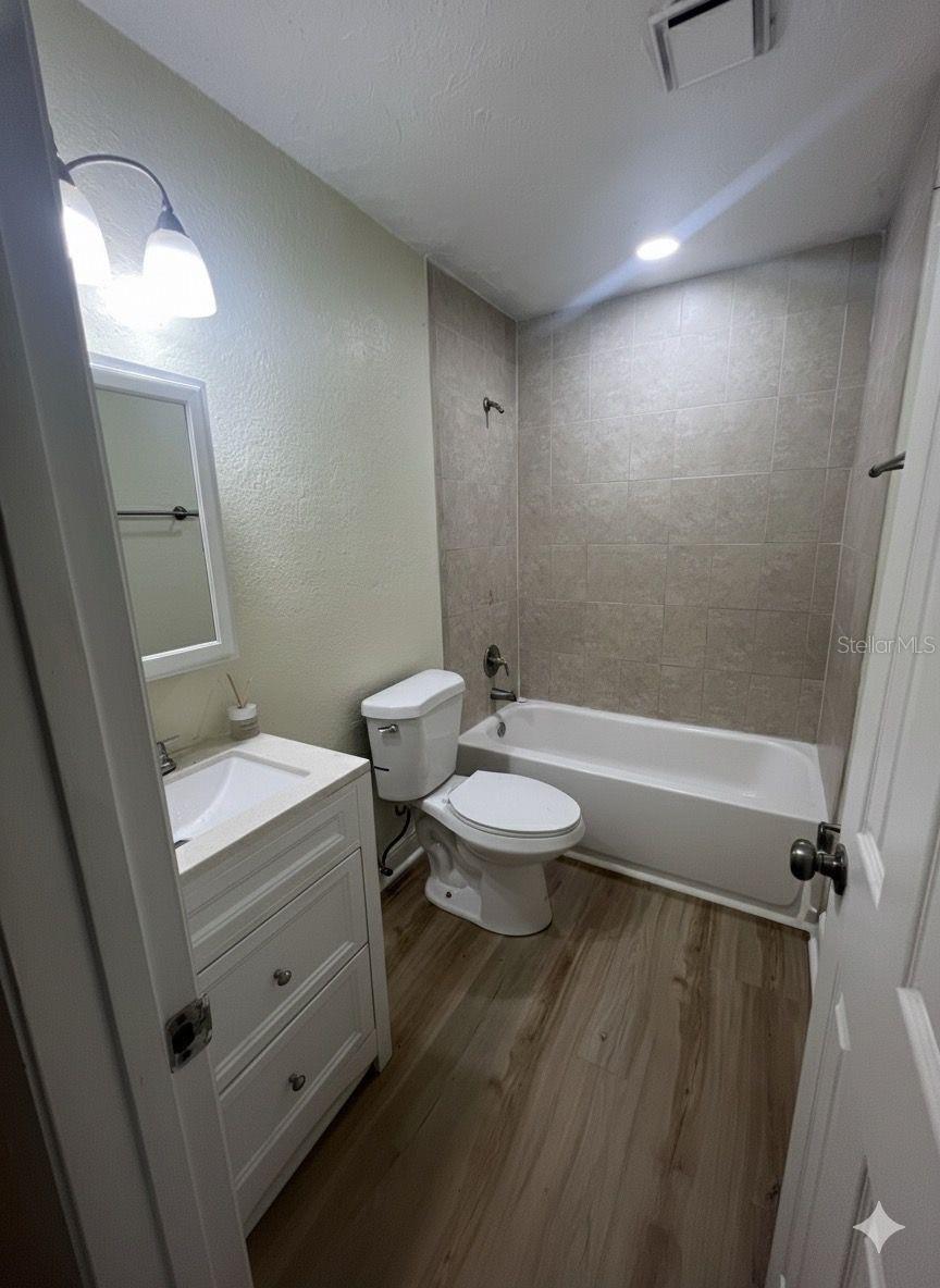 Image 3 of 6 For 900 Peninsula Drive 205