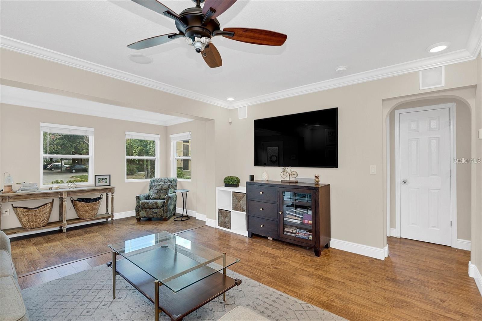 Image 8 of 31 For 1224 Catherine Street