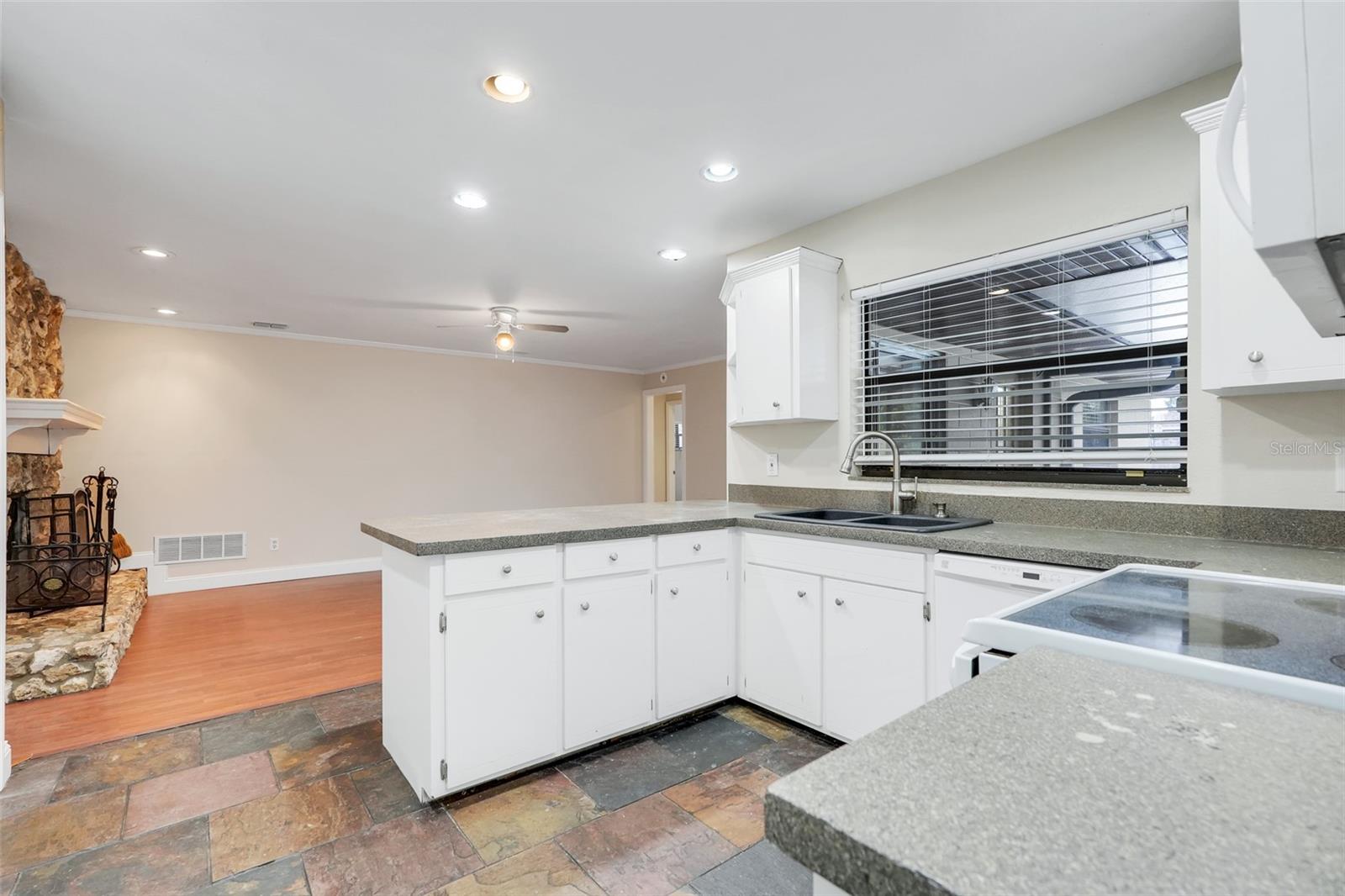 Image 17 of 35 For 1009 Terry Drive