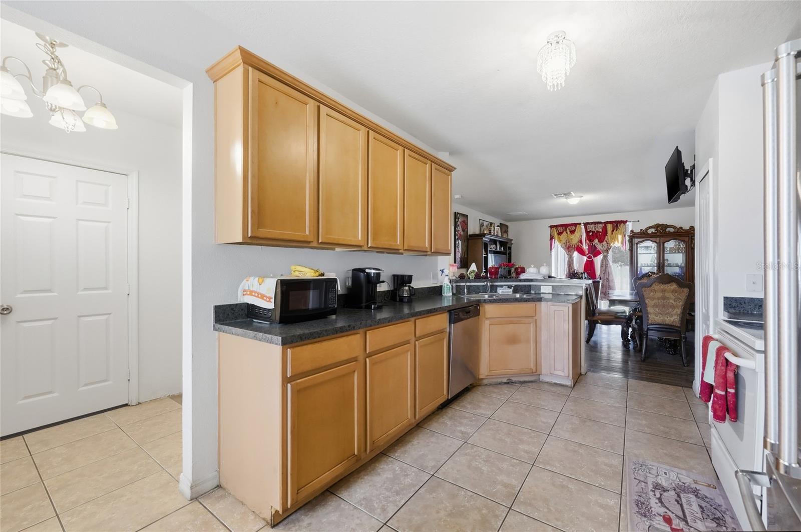 Image 14 of 37 For 7878 Tanbier Drive