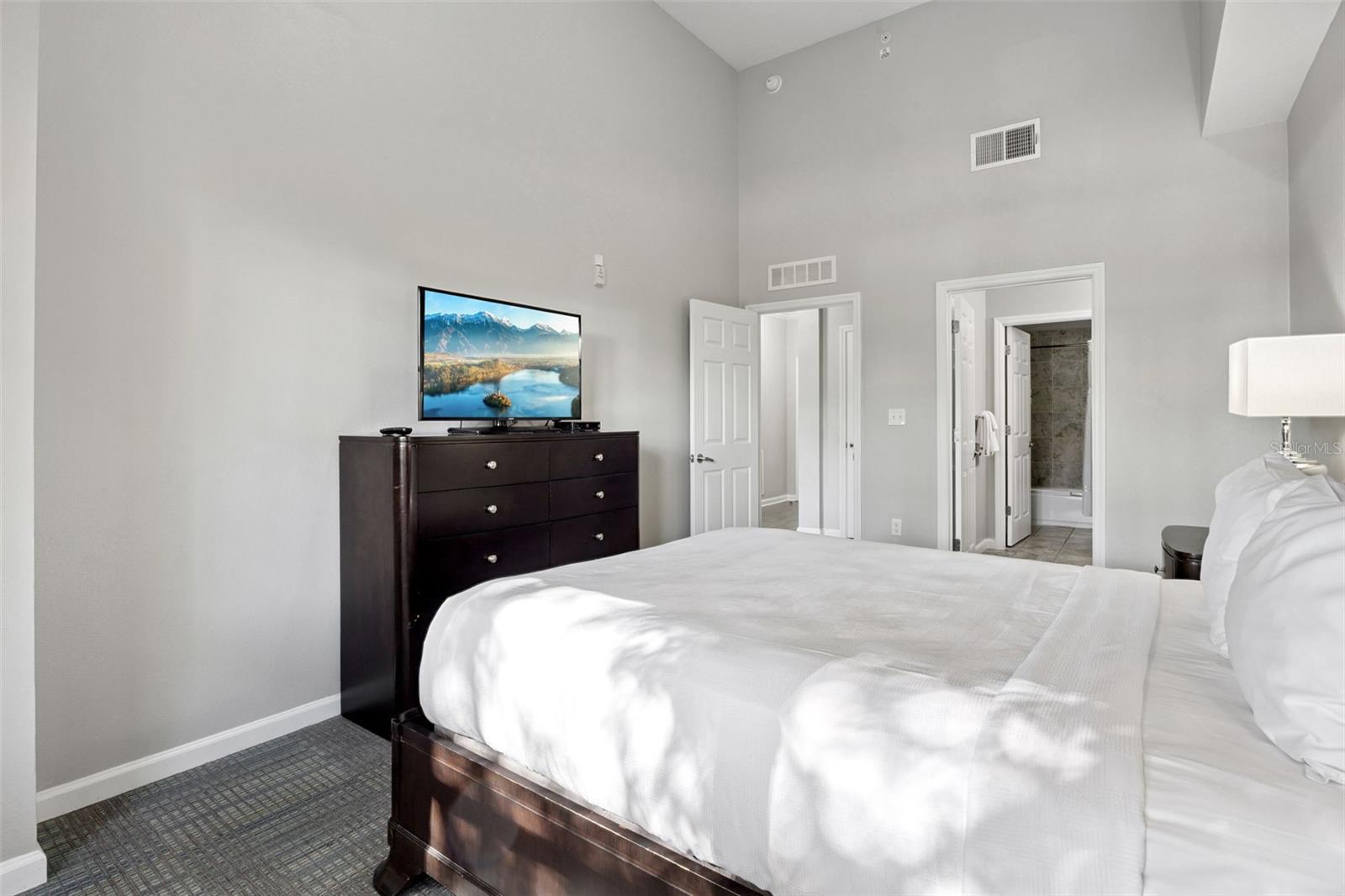 Image 19 of 55 For 14501 Grove Resort Avenue 1111