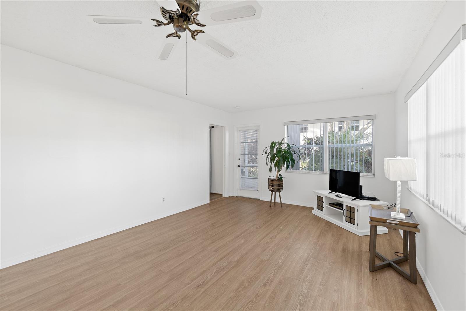 Image 17 of 41 For 6600 Shuttle Way 9e