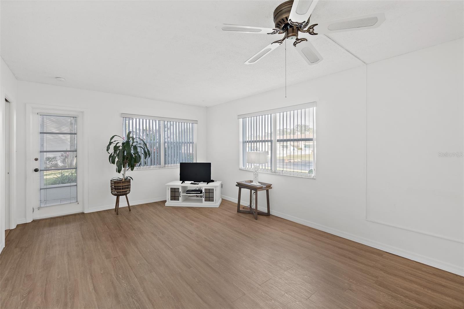 Image 18 of 41 For 6600 Shuttle Way 9e