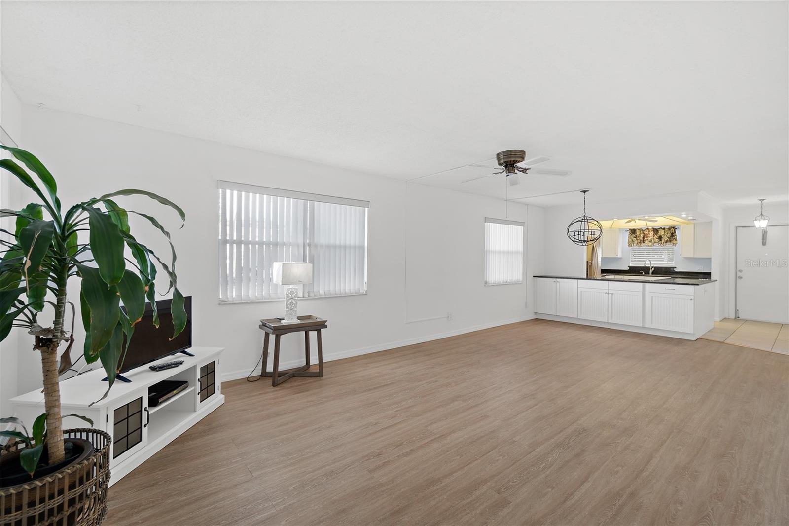 Image 19 of 41 For 6600 Shuttle Way 9e