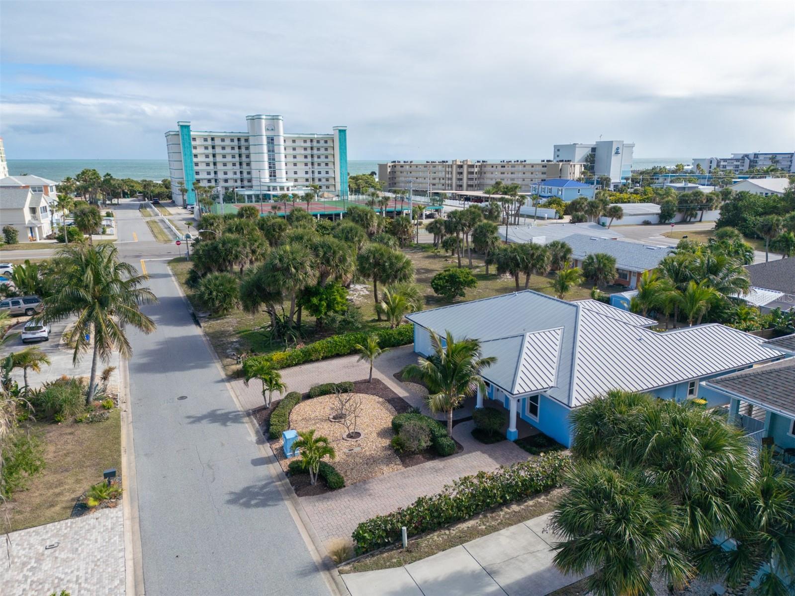 Image 14 of 46 For 131 Harding Avenue 131 & 129