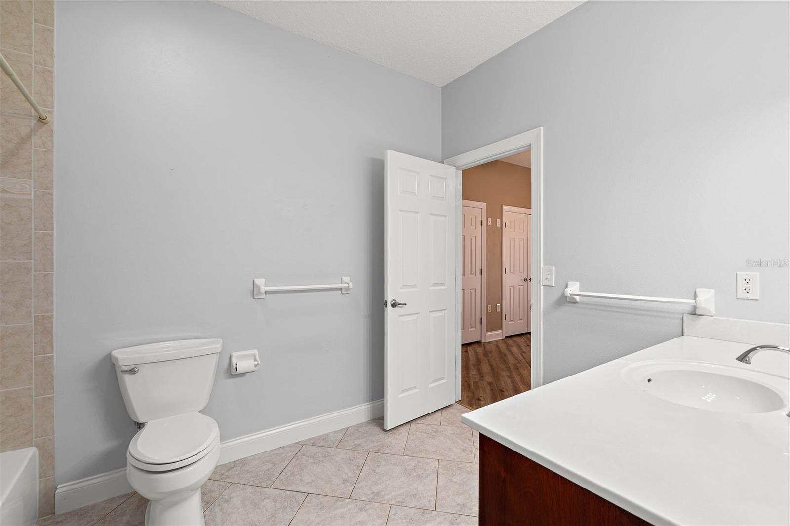 Image 24 of 46 For 131 Harding Avenue 131 & 129