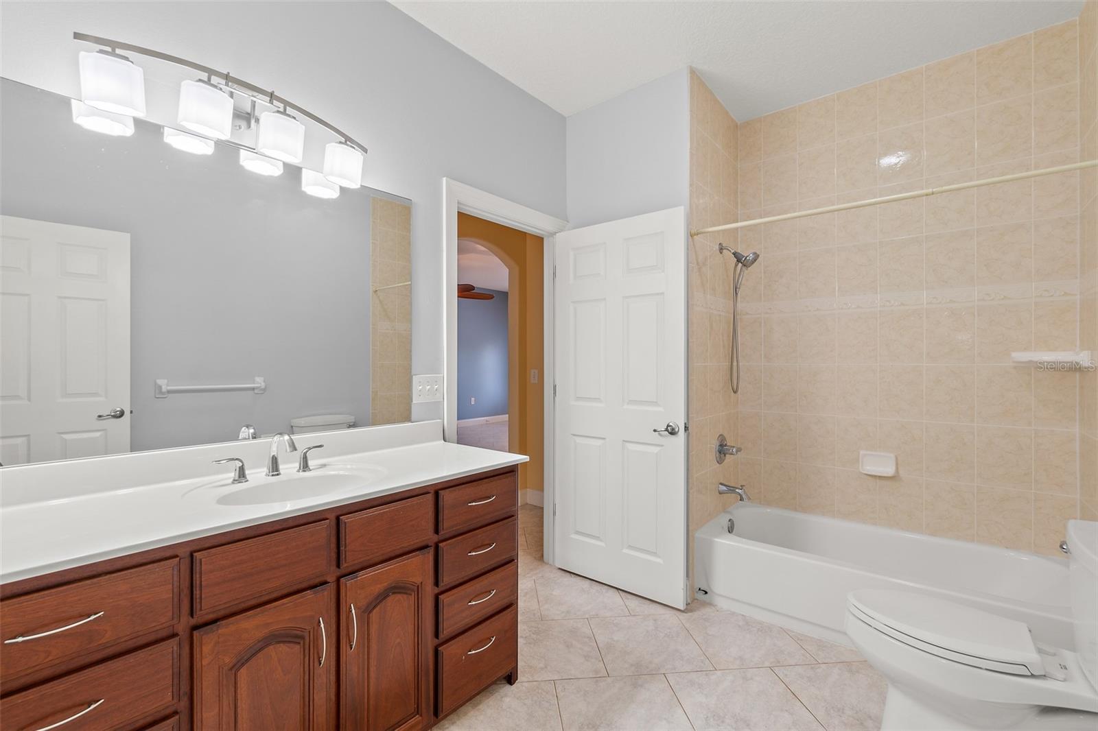 Image 25 of 46 For 131 Harding Avenue 131 & 129