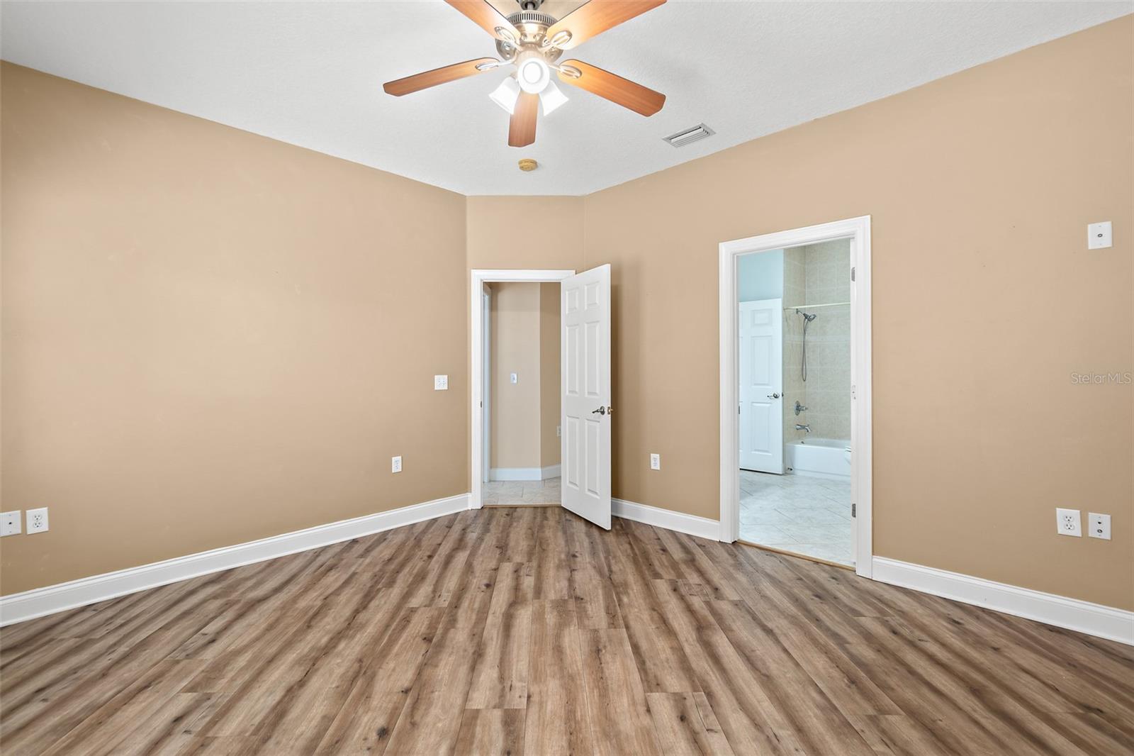 Image 28 of 46 For 131 Harding Avenue 131 & 129