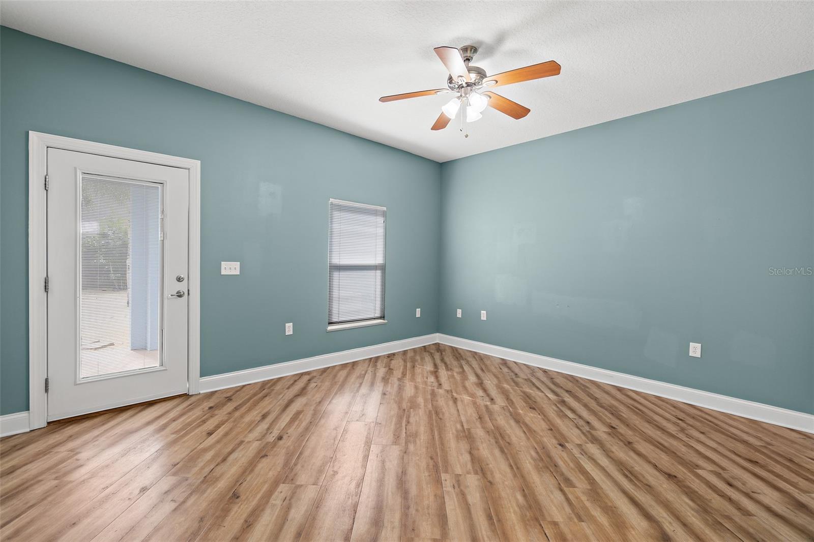 Image 29 of 46 For 131 Harding Avenue 131 & 129