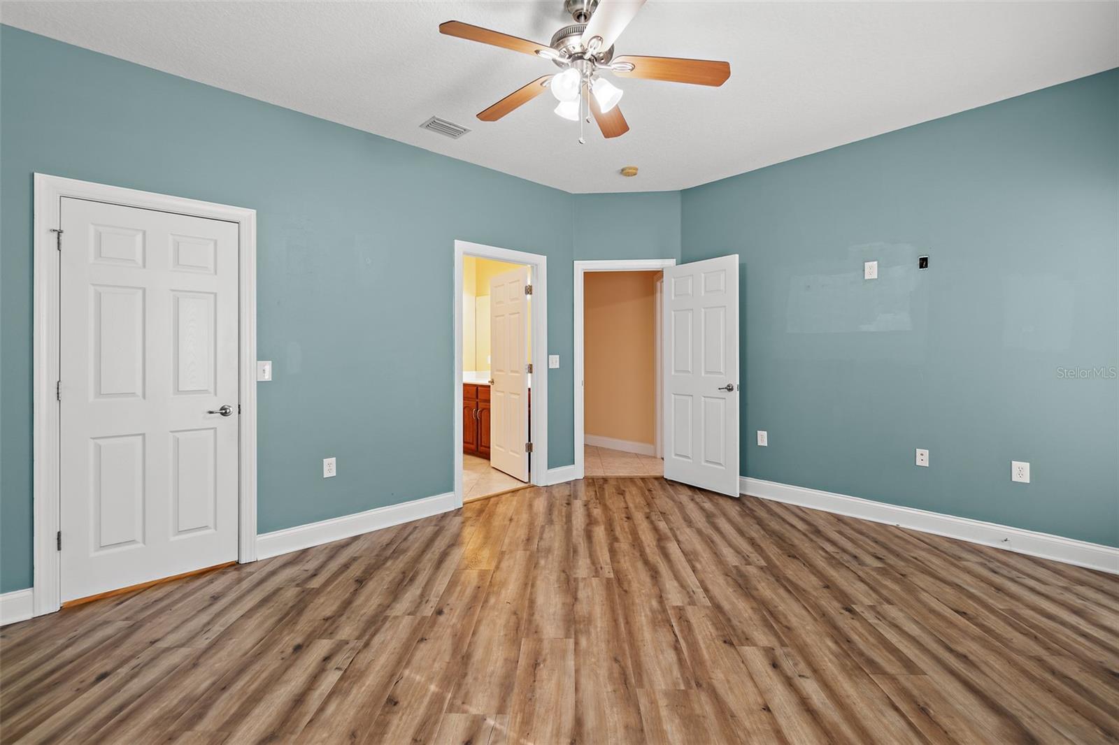 Image 30 of 46 For 131 Harding Avenue 131 & 129