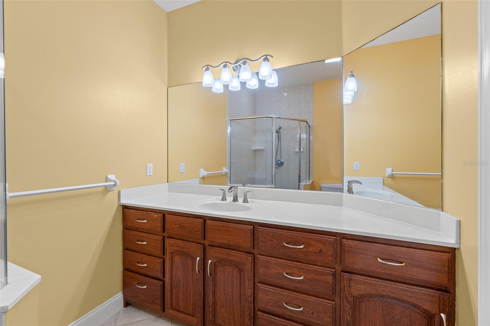 Image 32 of 46 For 131 Harding Avenue 131 & 129