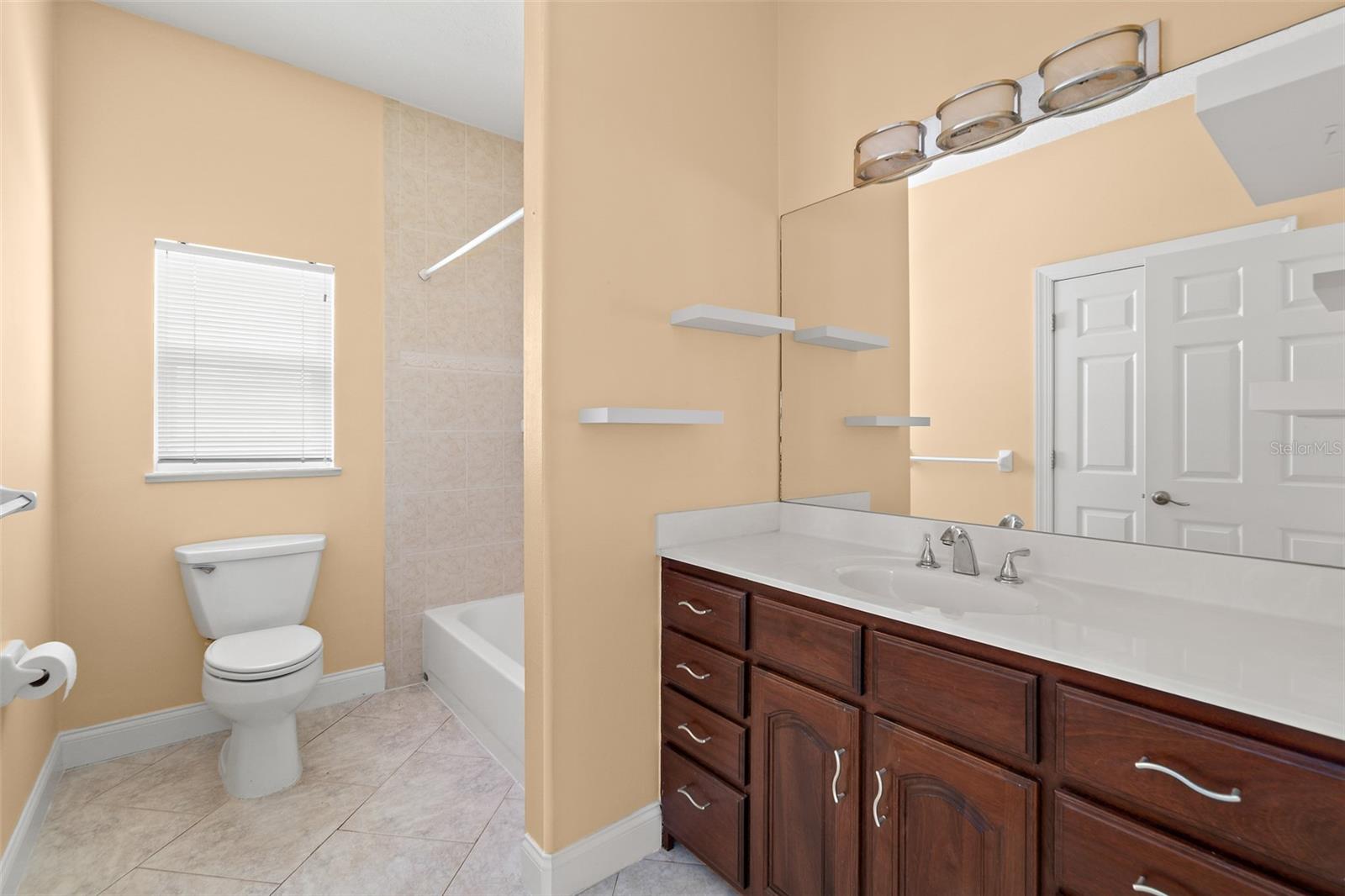 Image 40 of 46 For 131 Harding Avenue 131 & 129