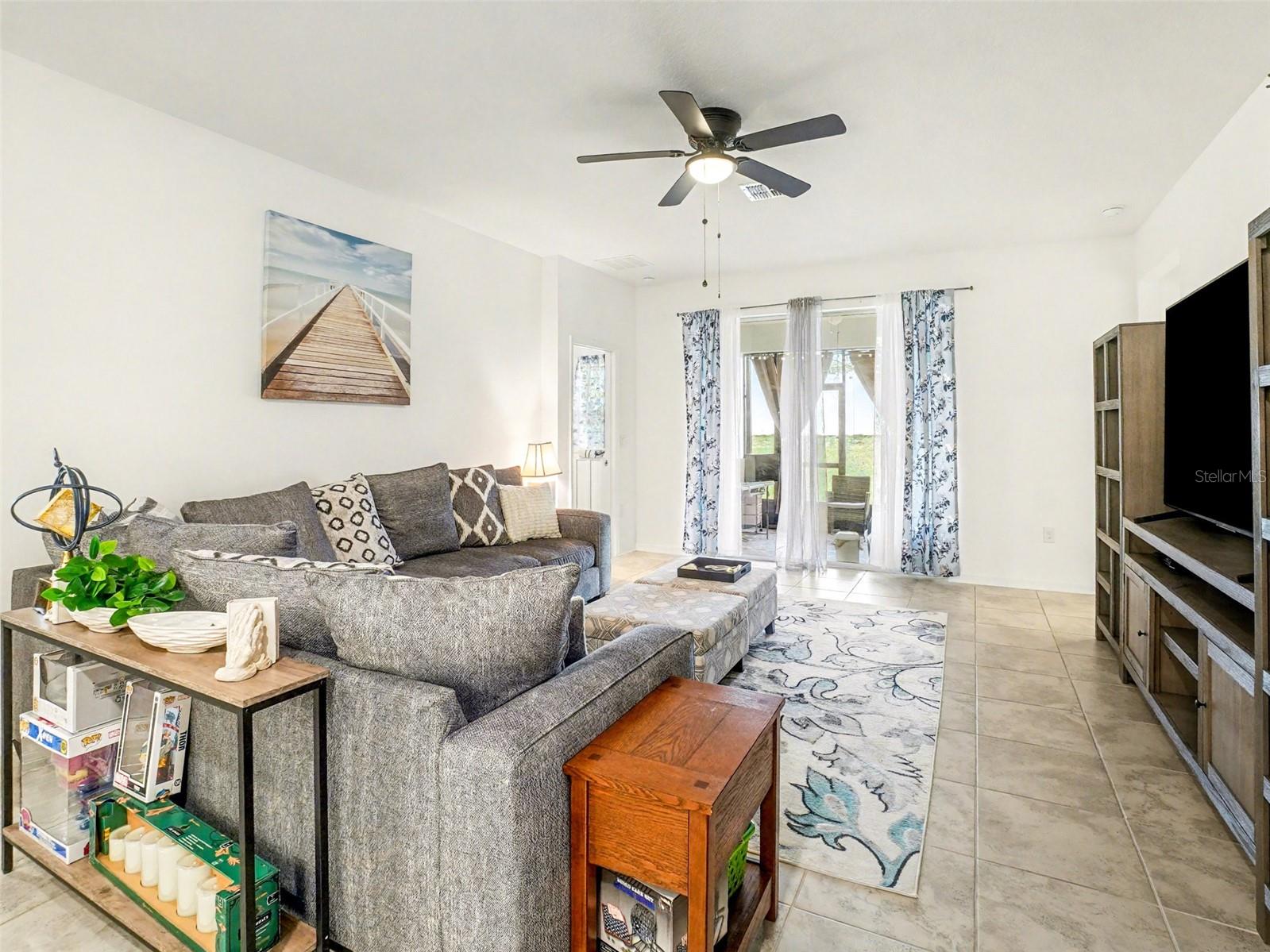 Image 6 of 31 For 969 Laurel View Way