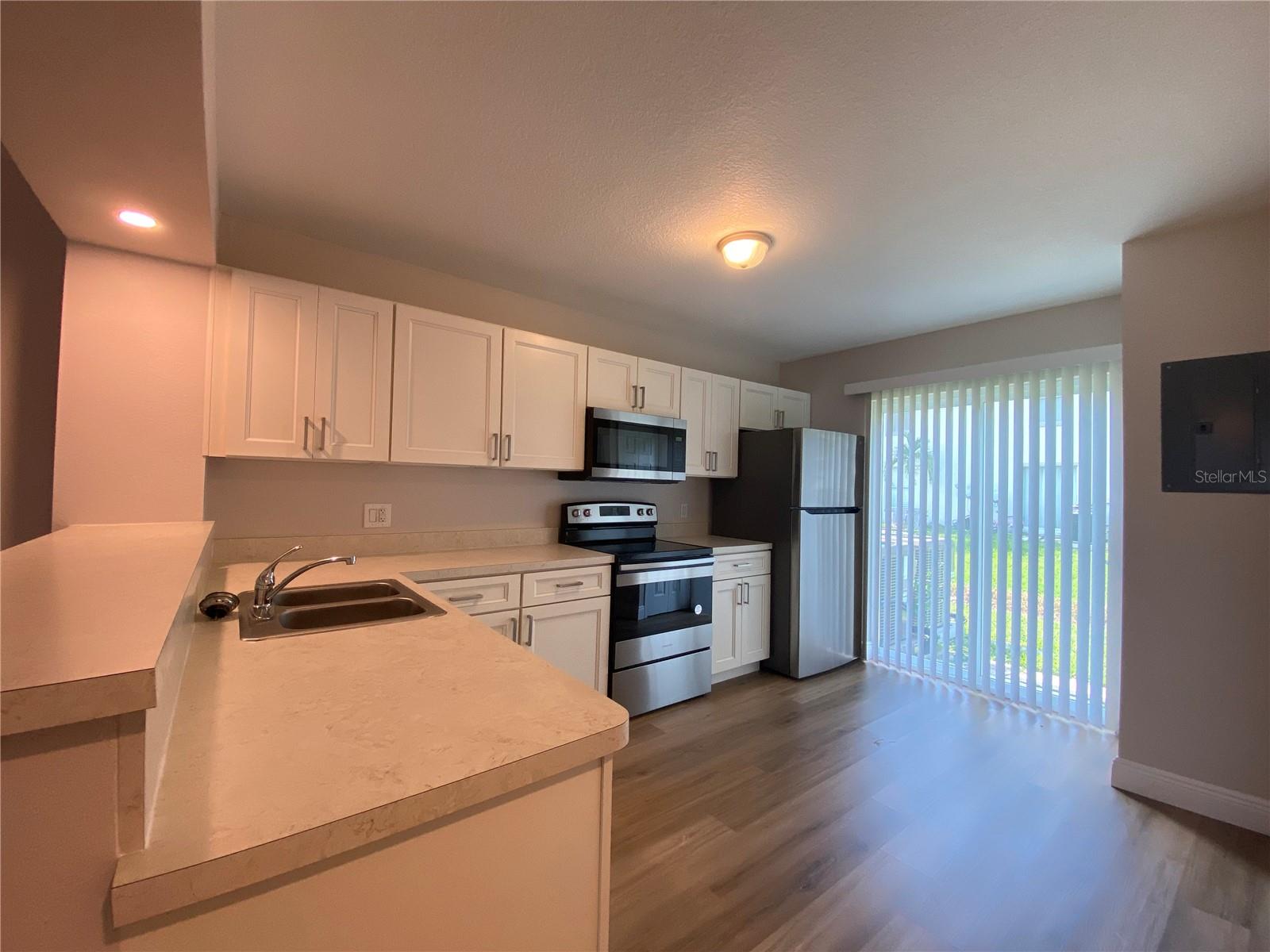 Image 6 of 18 For 3651 Goldenrod Road 106