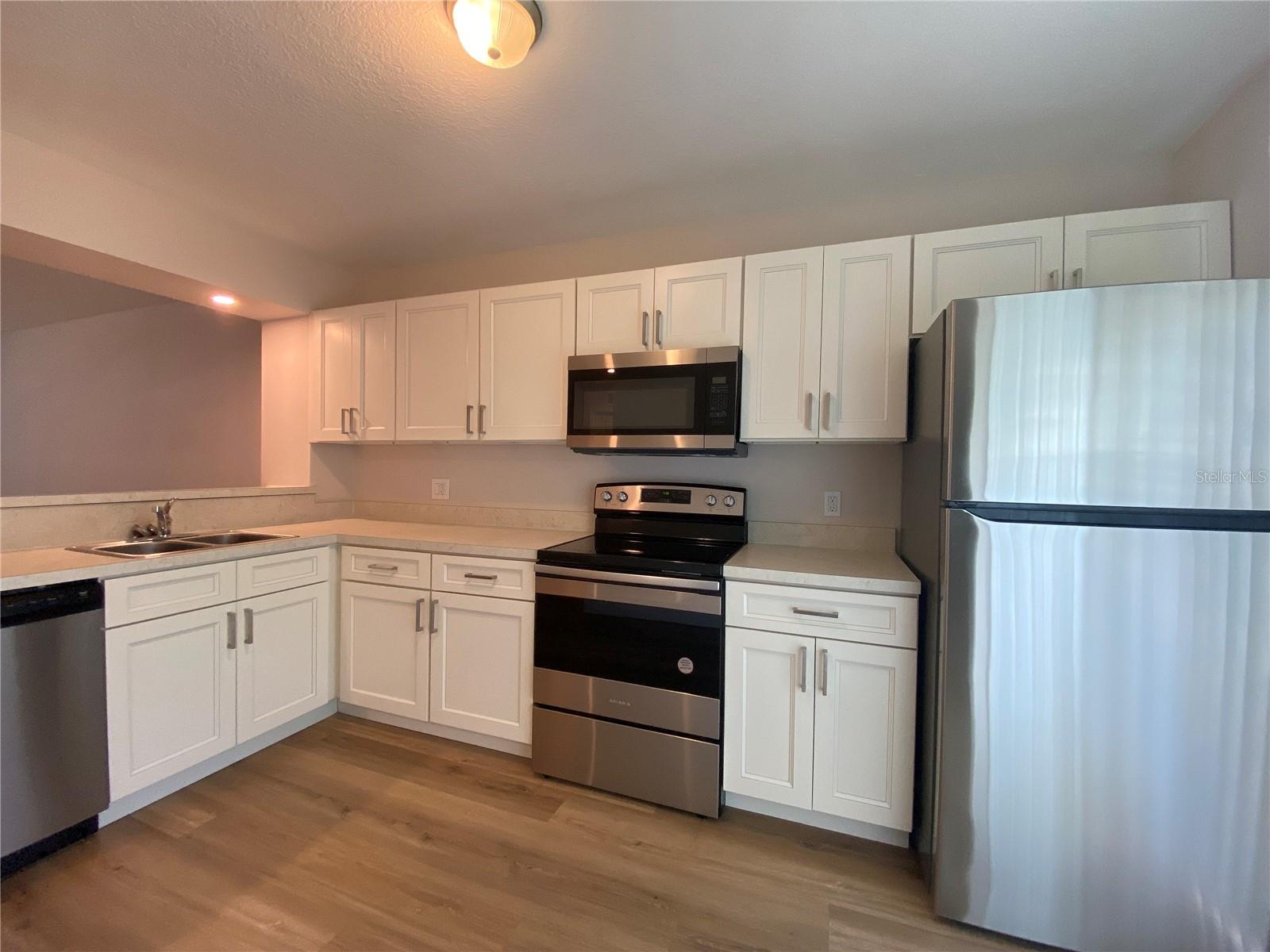 Image 7 of 18 For 3651 Goldenrod Road 106