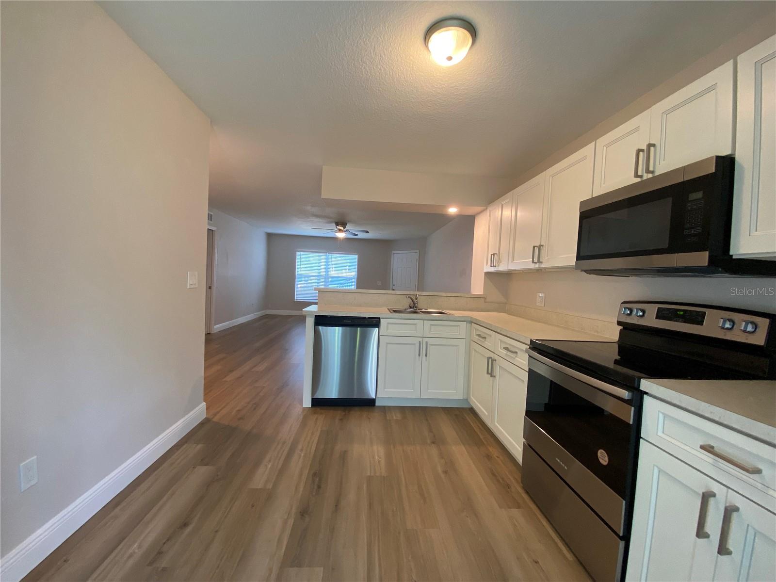 Image 8 of 18 For 3651 Goldenrod Road 106