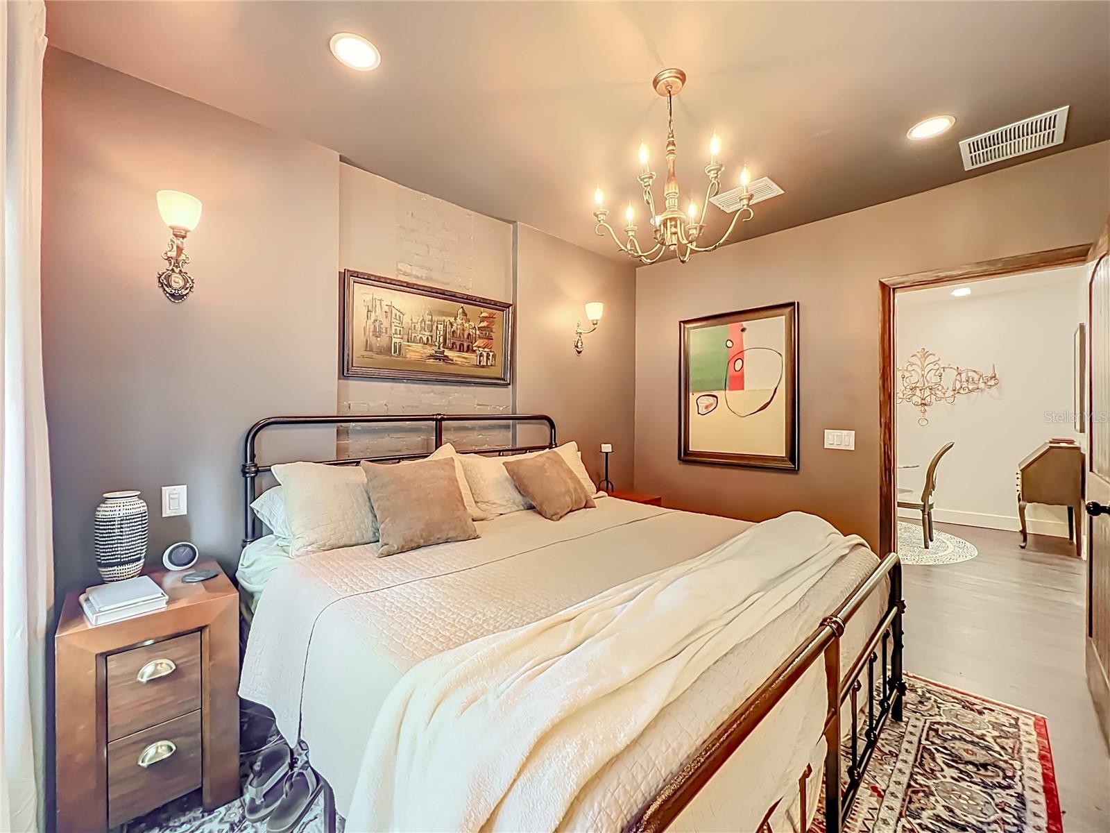 Image 25 of 53 For 1000 Anderson Street