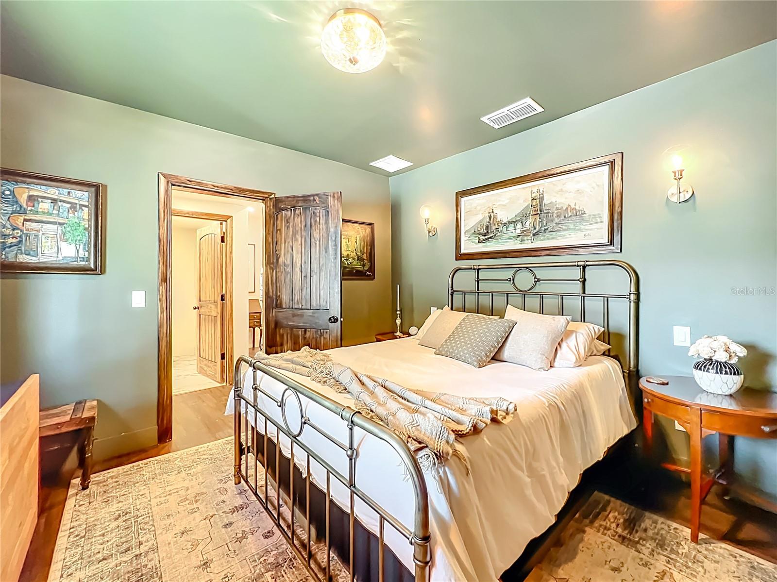 Image 32 of 53 For 1000 Anderson Street