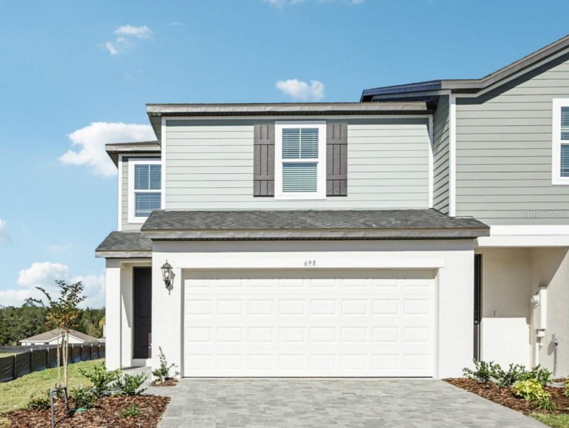 Listing Details for 686 Muhly Way, LADY LAKE, FL 32159