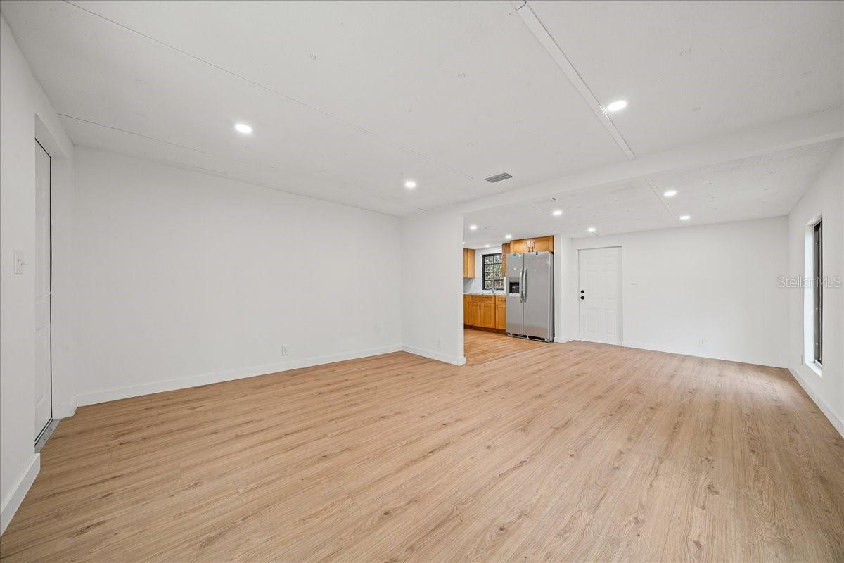 Image 12 of 57 For 5851 50th Avenue