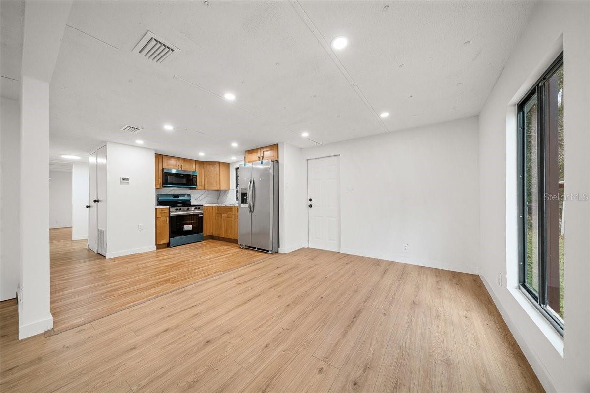 Image 13 of 57 For 5851 50th Avenue