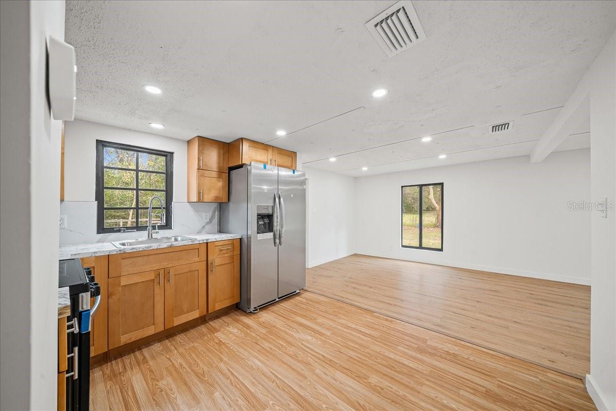 Image 16 of 57 For 5851 50th Avenue