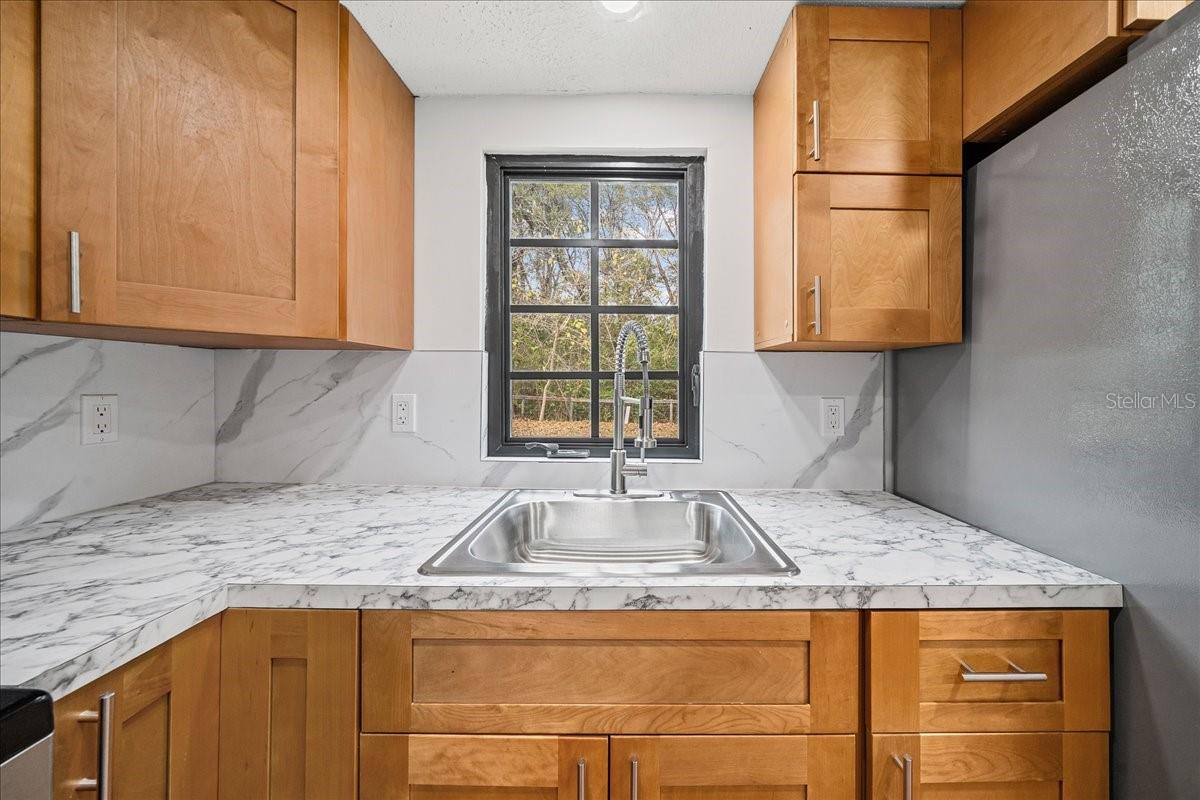 Image 19 of 57 For 5851 50th Avenue