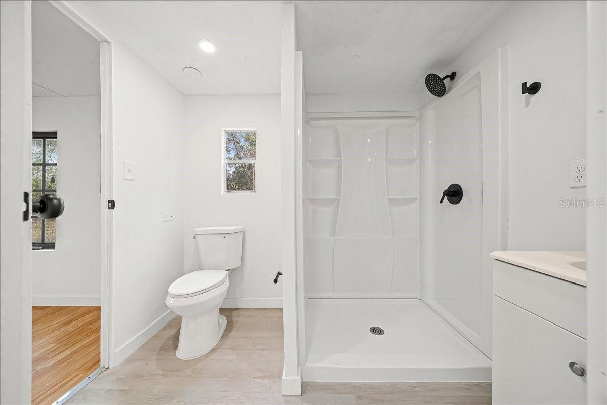 Image 24 of 57 For 5851 50th Avenue