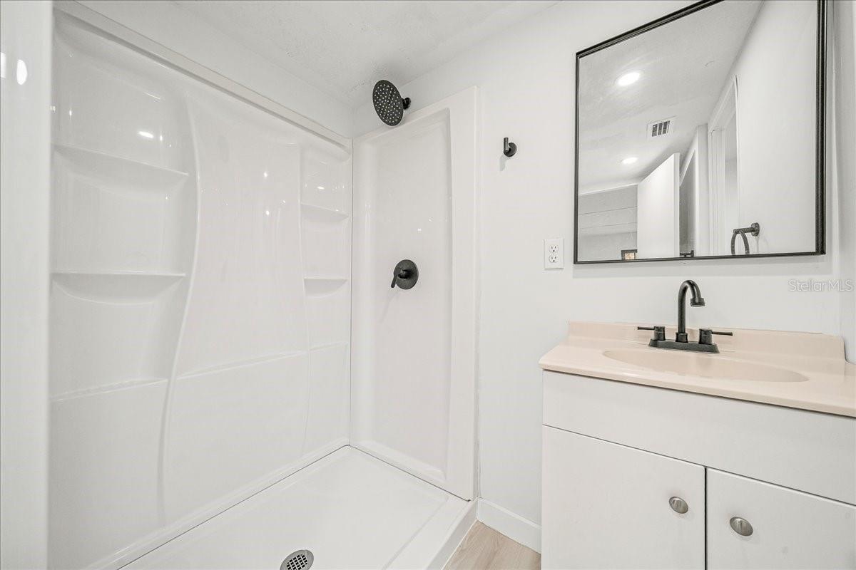 Image 25 of 57 For 5851 50th Avenue