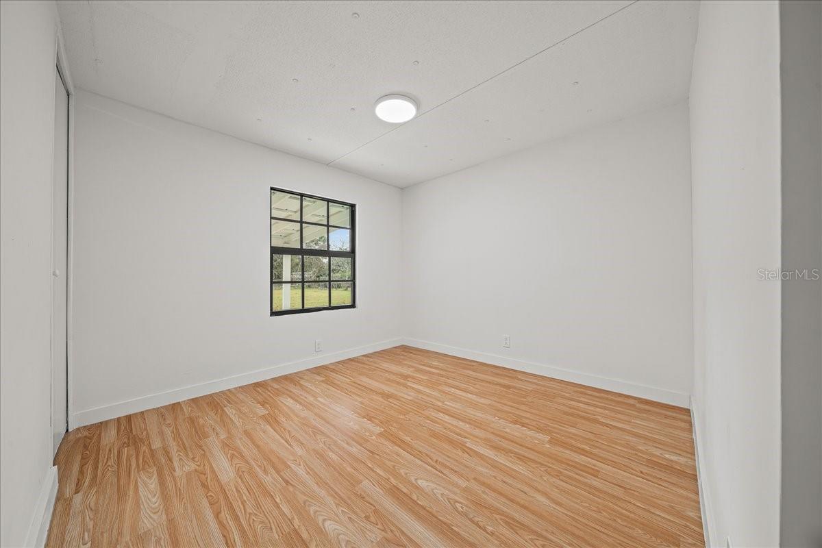 Image 32 of 57 For 5851 50th Avenue