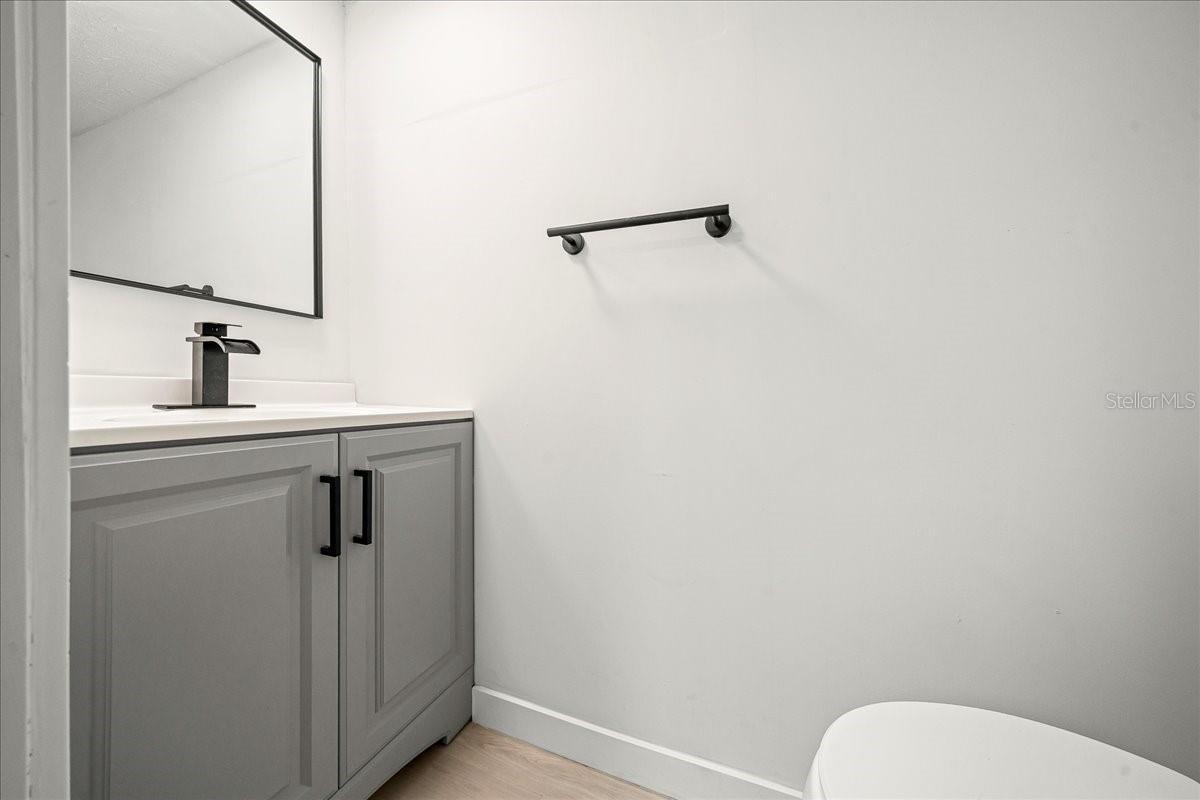 Image 34 of 57 For 5851 50th Avenue