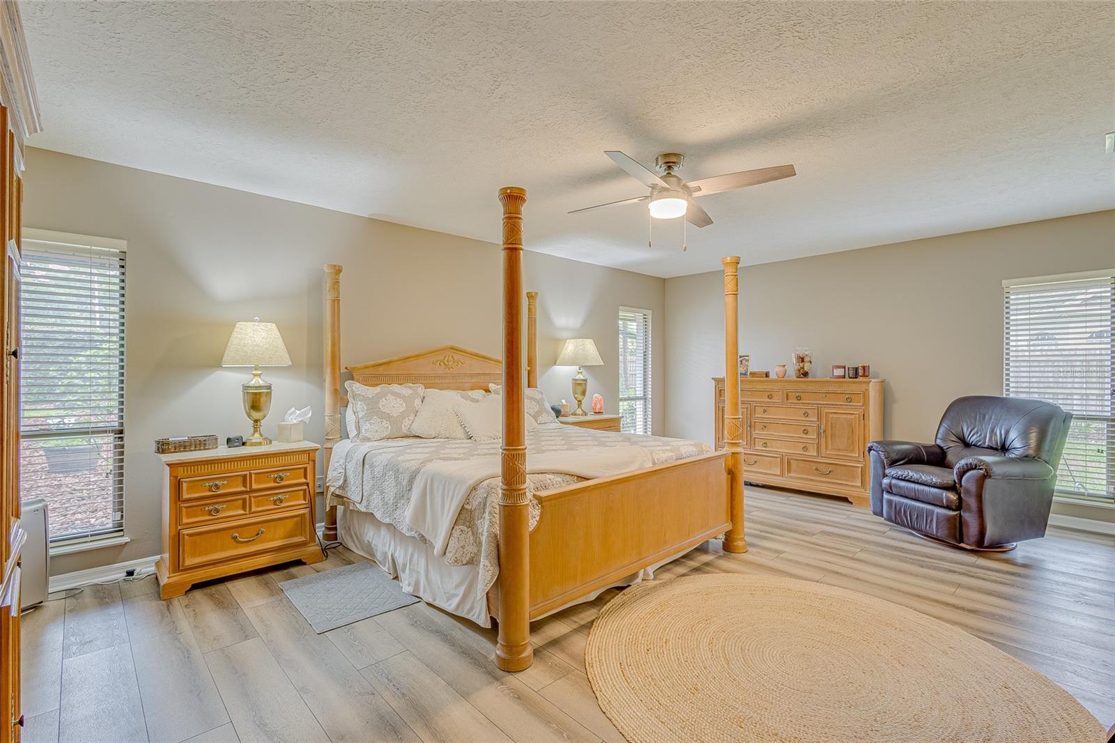 Image 32 of 42 For 5841 Medinah Way