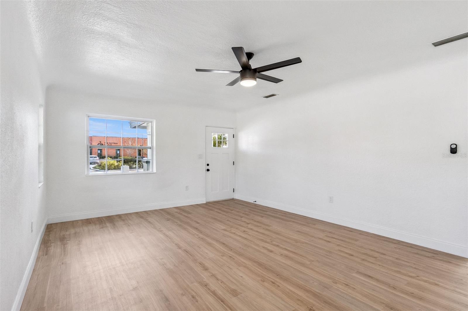 Image 4 of 25 For 1402 Lee Avenue