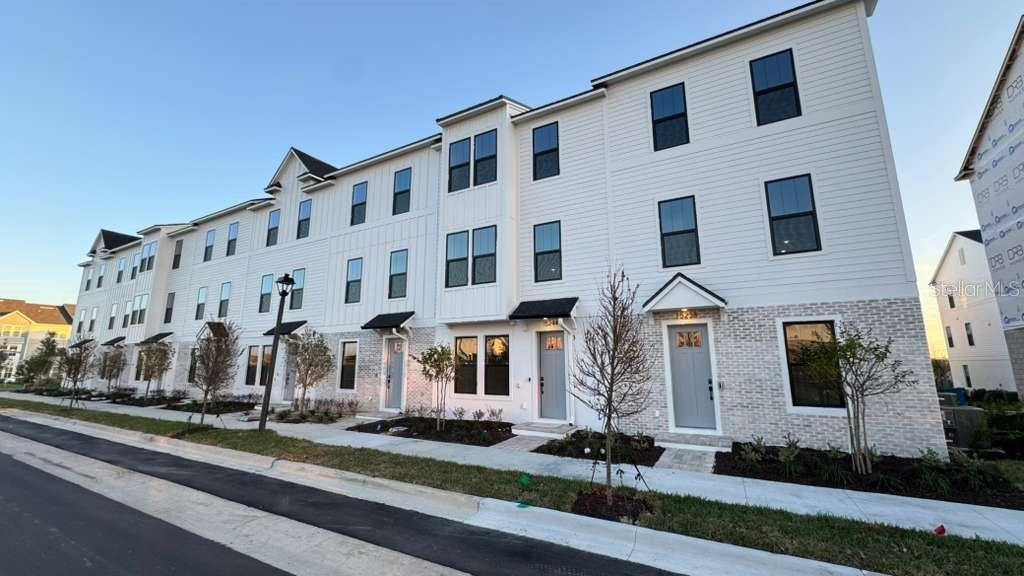 Image 3 of 27 For 15244 Groveside Road