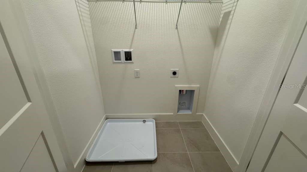 Image 9 of 27 For 15244 Groveside Road