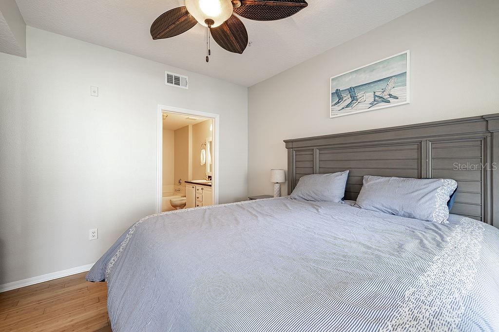 Image 15 of 30 For 501 Knights Run Avenue 1210