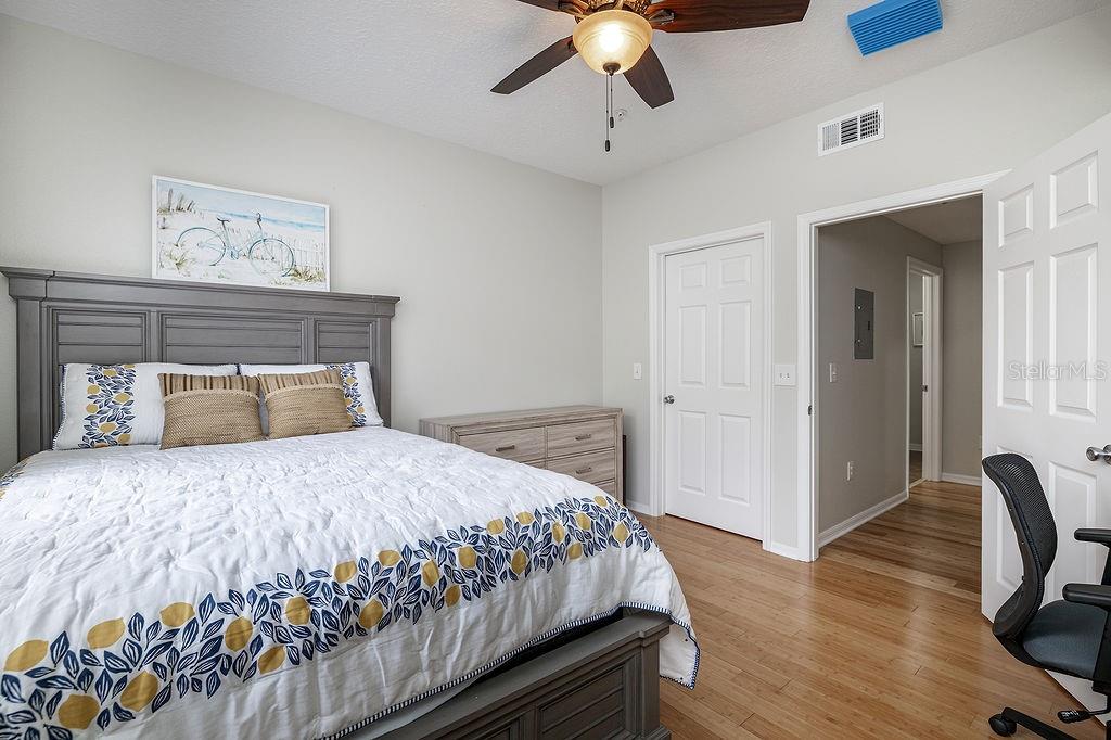 Image 23 of 30 For 501 Knights Run Avenue 1210