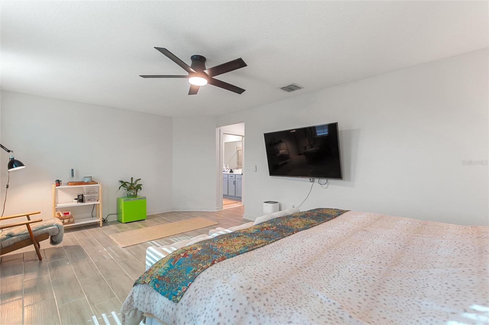 Image 18 of 59 For 8995 Fluffy Lie Court