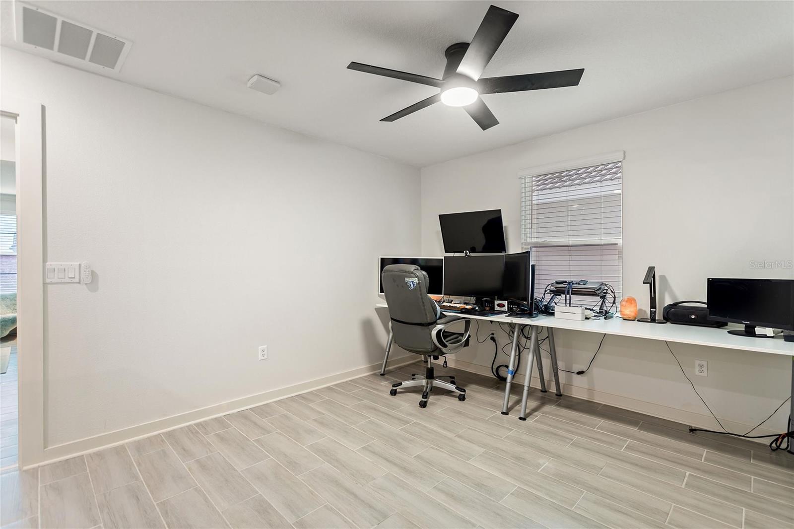 Image 22 of 59 For 8995 Fluffy Lie Court