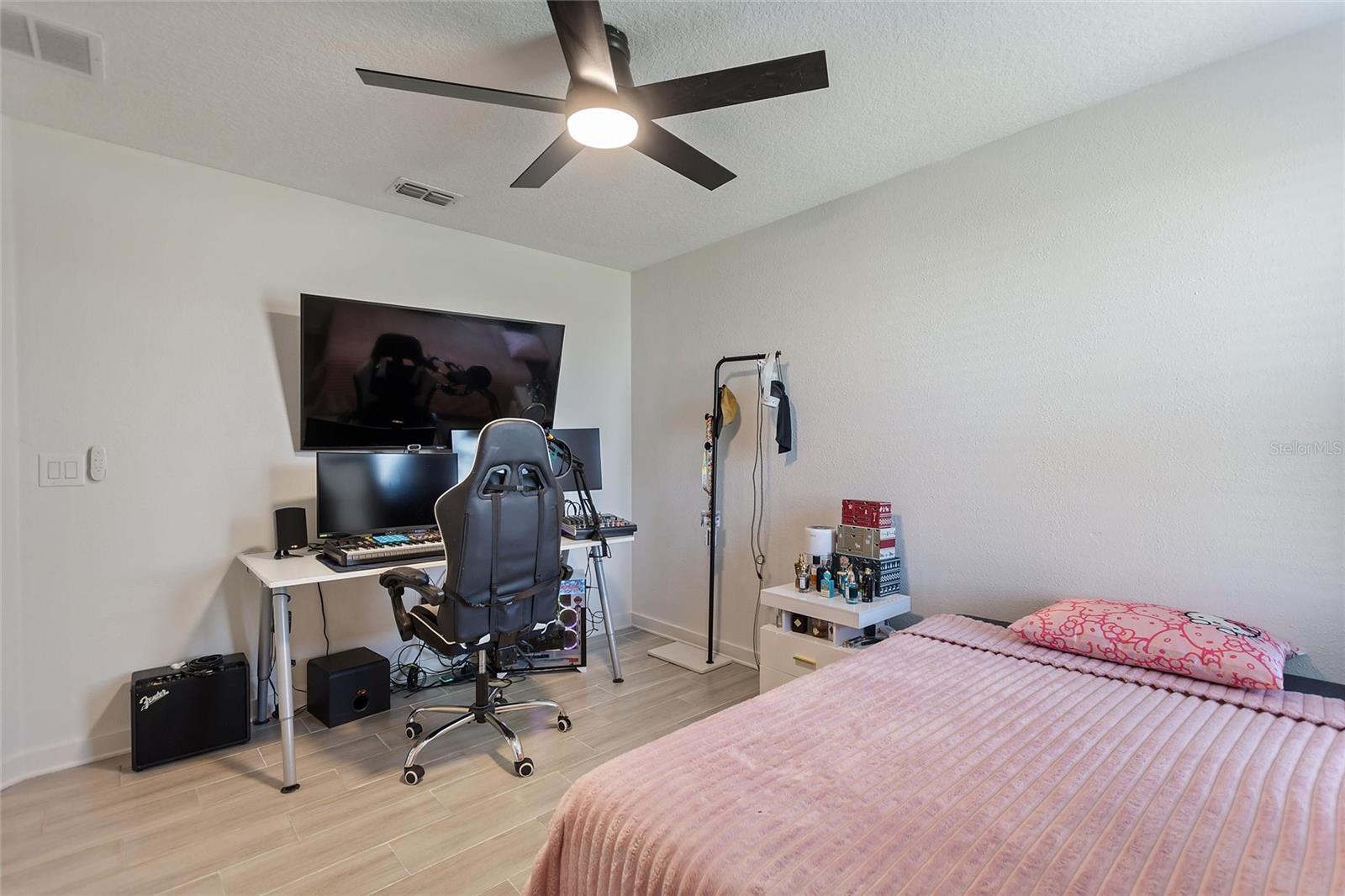 Image 24 of 59 For 8995 Fluffy Lie Court