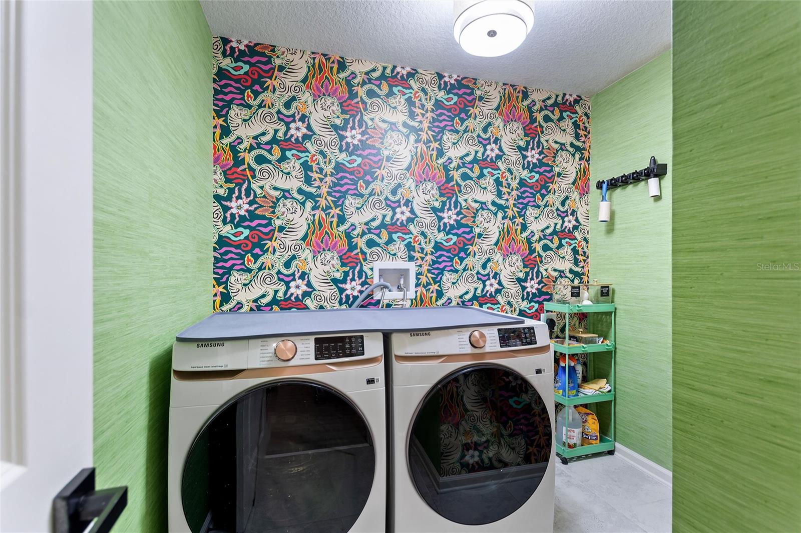 Image 26 of 59 For 8995 Fluffy Lie Court