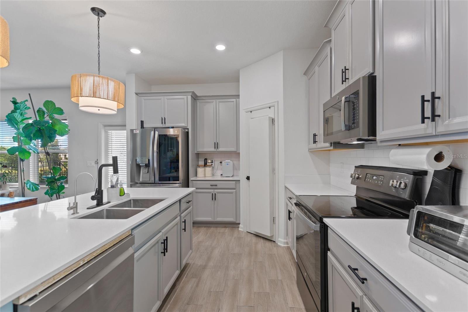 Image 33 of 59 For 8995 Fluffy Lie Court