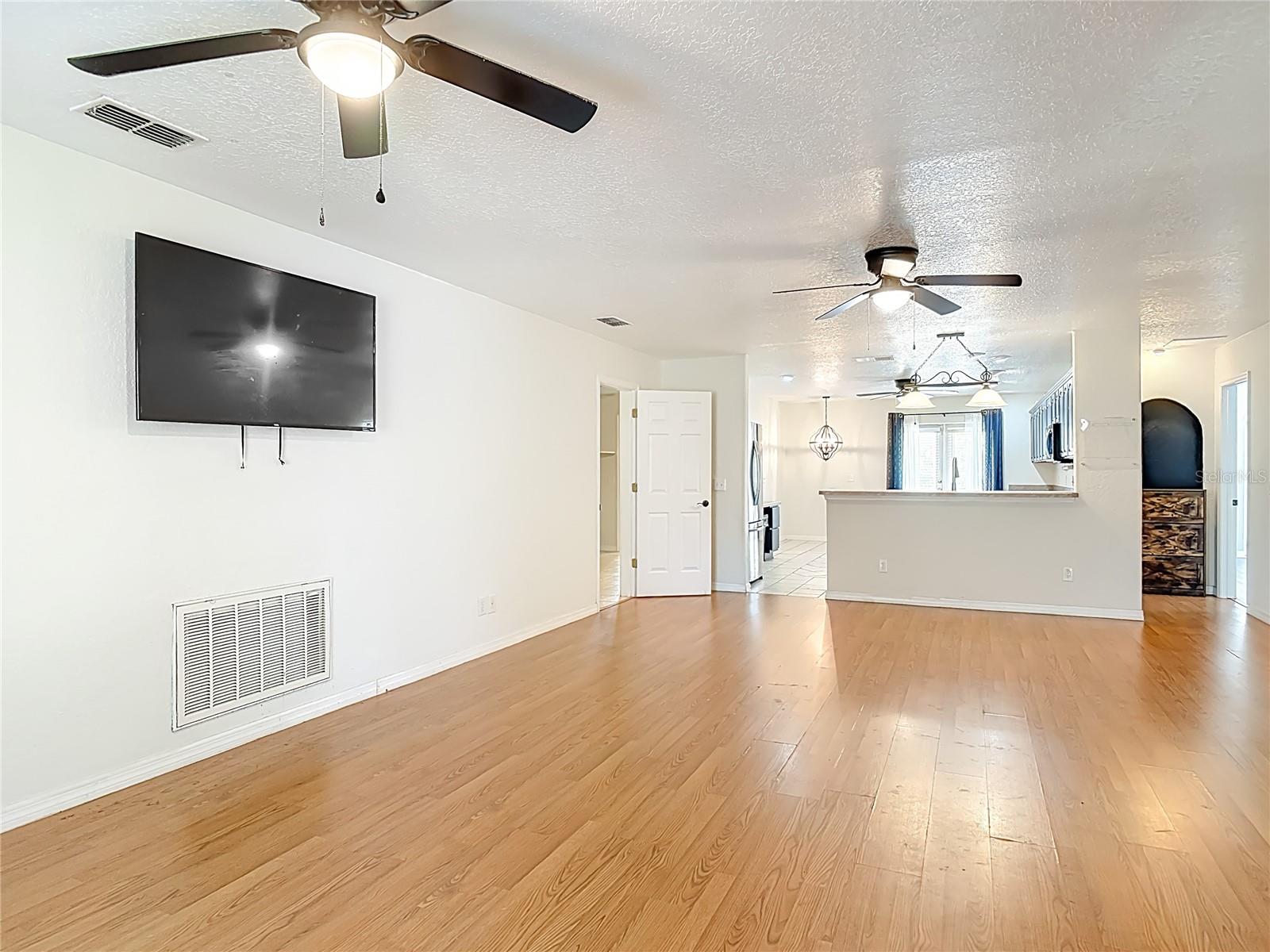 Image 6 of 55 For 111 Colomba Road