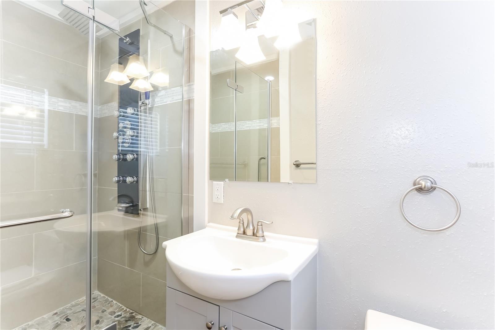 Image 13 of 16 For 3828 Neptune Drive Se