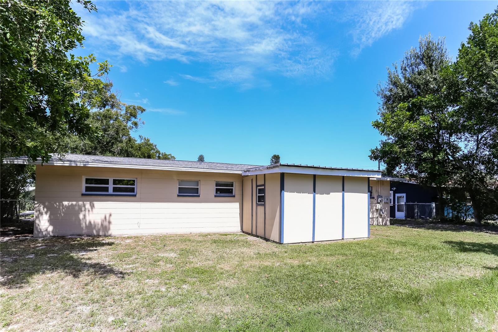 Image 15 of 16 For 3828 Neptune Drive Se