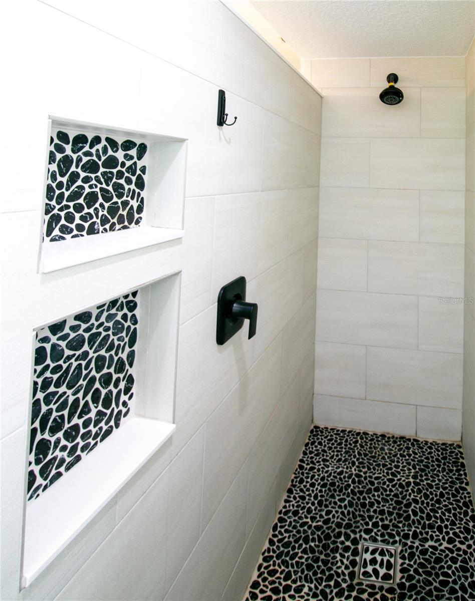 Image 18 of 27 For 1966 Westbourne Drive